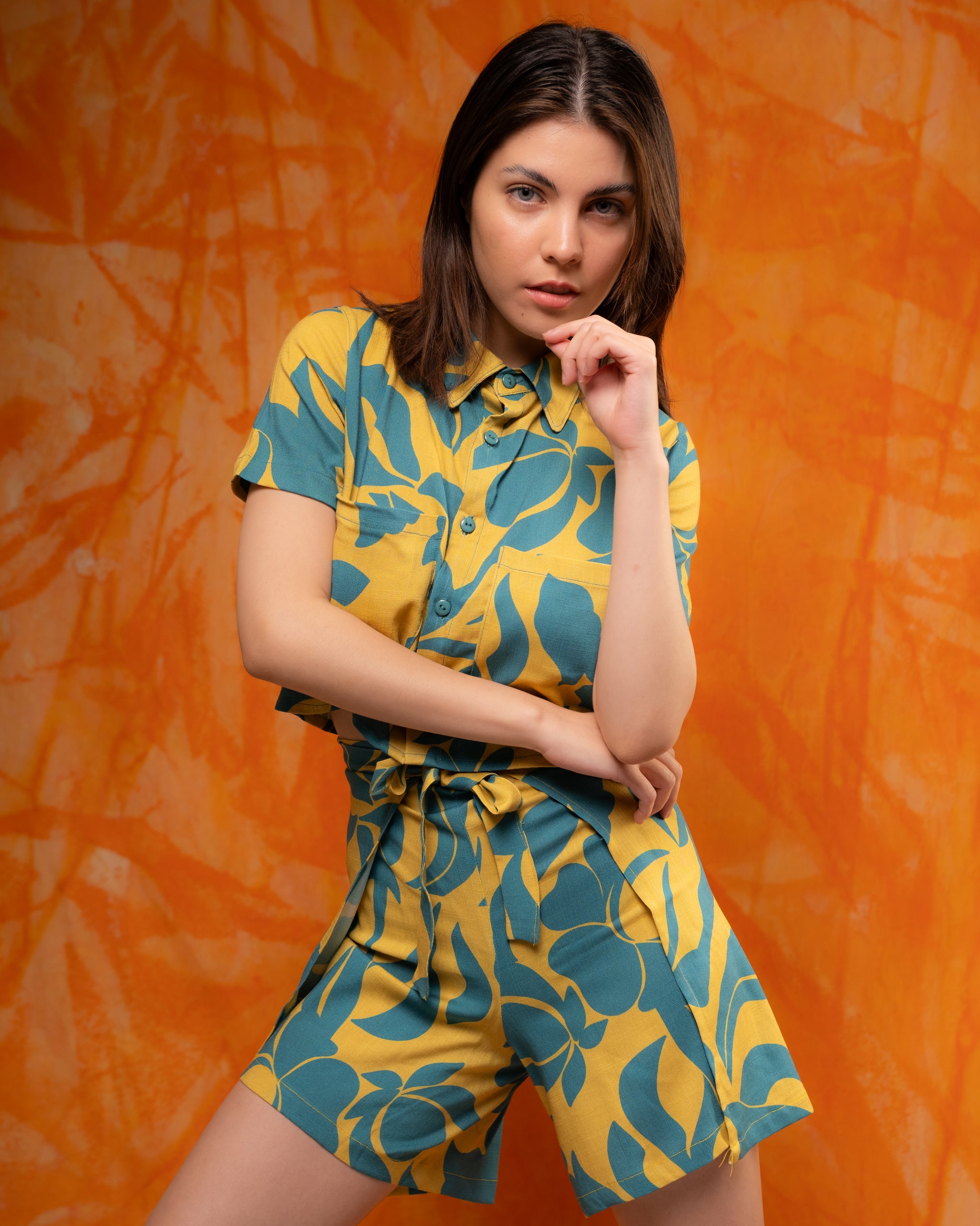 CONJUNTO PAREO-SHORT ABSTRACT FLOWERS