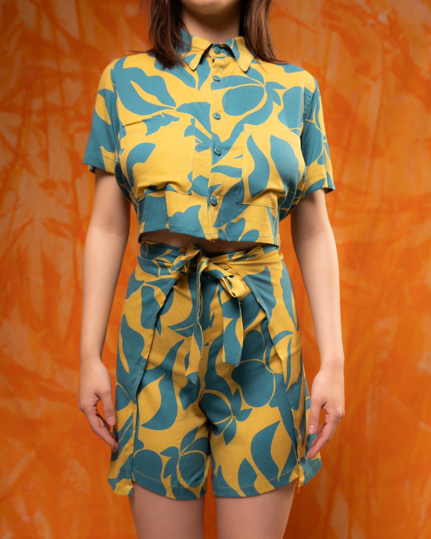 CONJUNTO PAREO-SHORT ABSTRACT FLOWERS