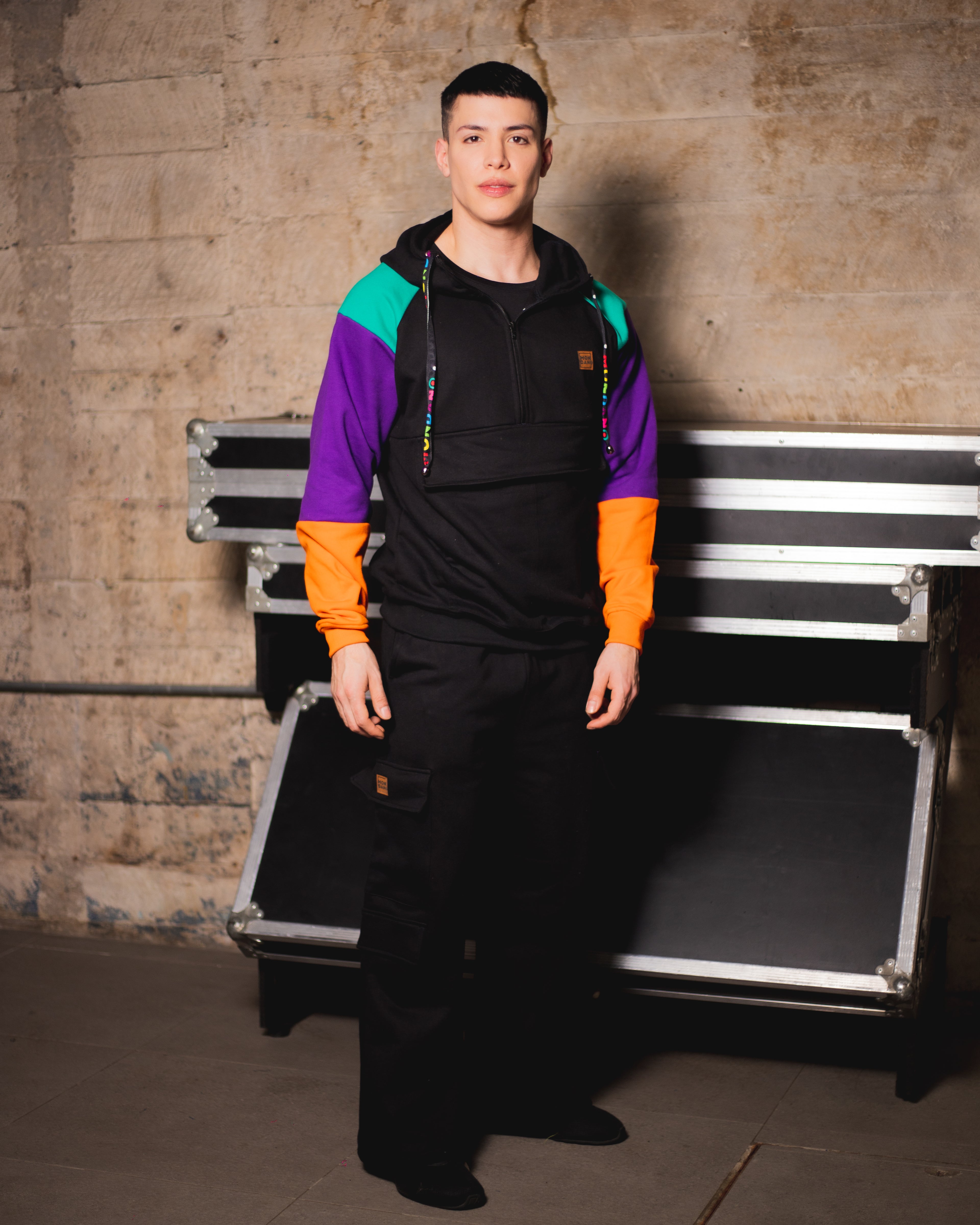 POLERON BLACK COLORS