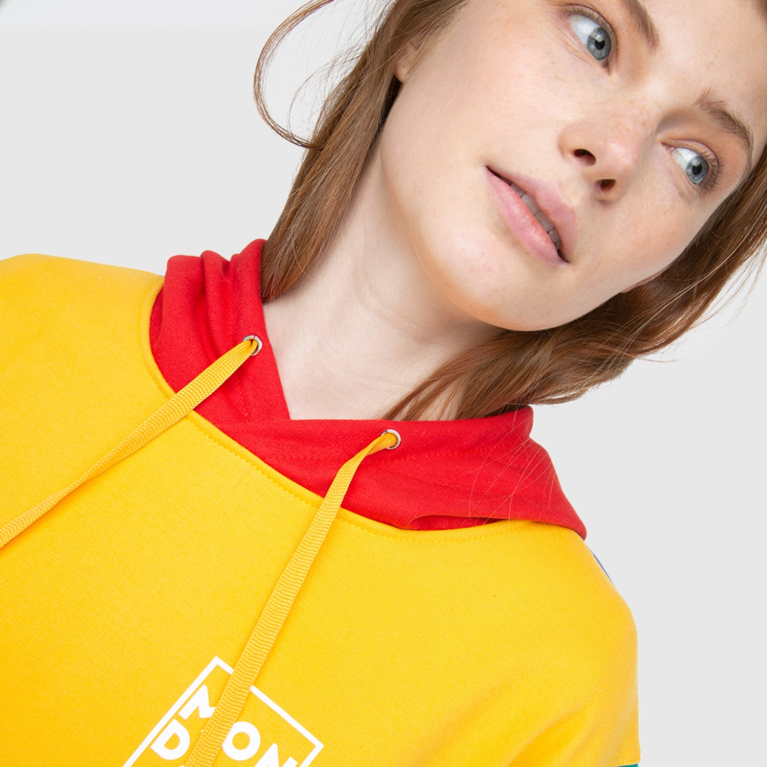 Poleron Hoodie Yellow Imagen principal del producto